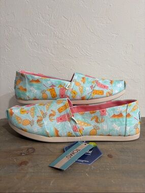 NWT Toms Tropical Tiki Print Slip On Shoes Size 10